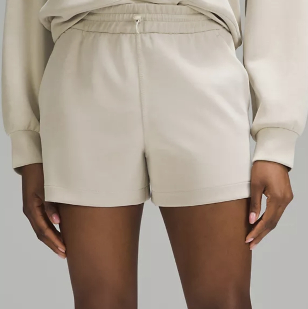 Lululemon Softstreme High-Rise Short 4" Mojave Tan size 18